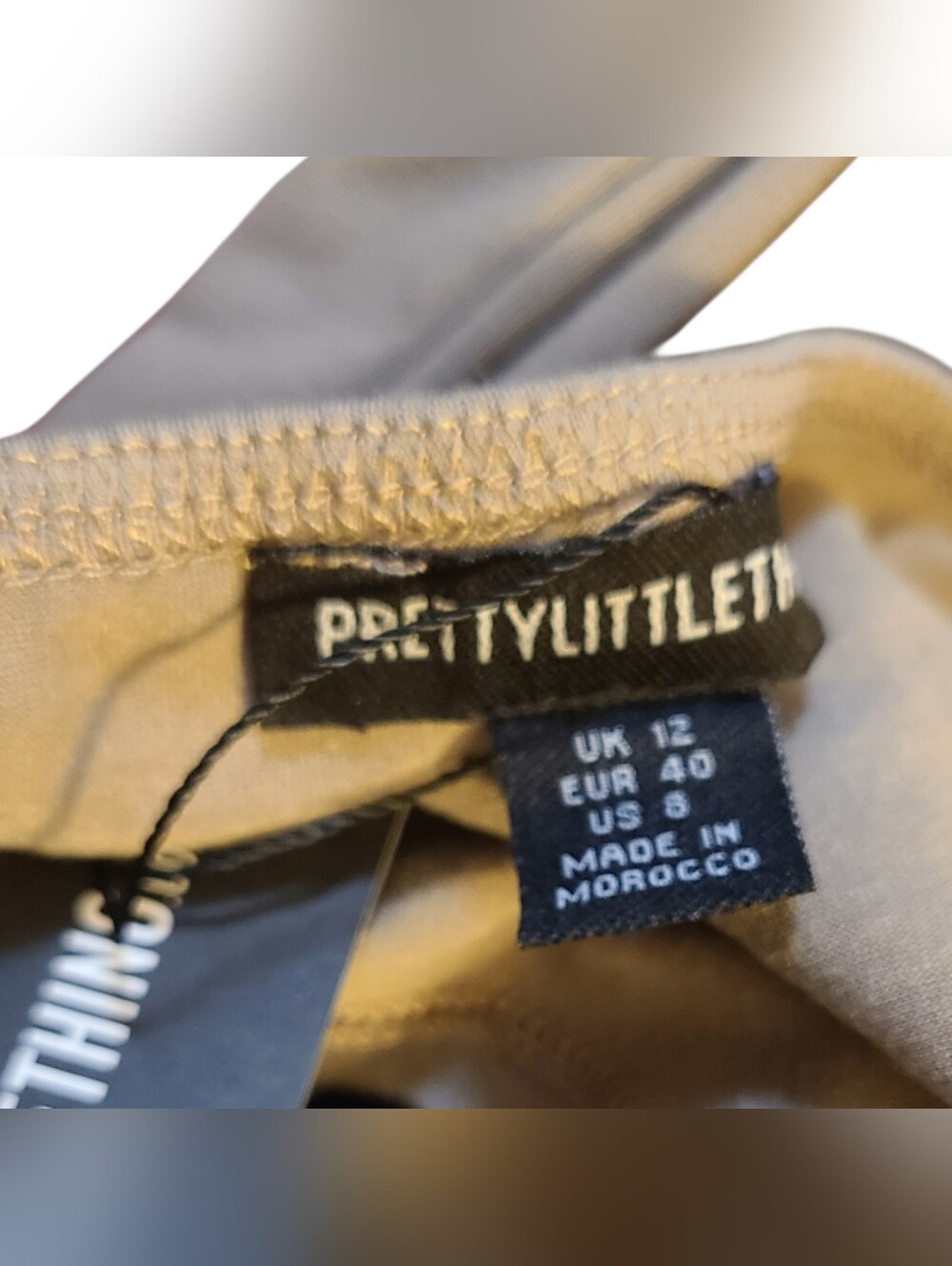 NWT | PRETTY LITTLE THING | LONG SLEEVE CROP TOP CUTOUT HALTER DESIGN | SIZE 6 - Picture 3 of 12